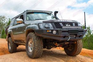 Front right view of a MR Y61's Nissan Patrol sitting on top of a dirt hill at one of the local Glasshouse Mountains four wheel drive tracks