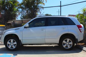 Left side view of a white Suzuki Grand Vitara after being fitted with a 40mm Dobinson lift kit