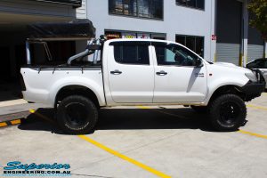 Right side view of a White Toyota Vigo Hilux after fitting a Superior Remote Reservoir 3" Inch Lift Kit