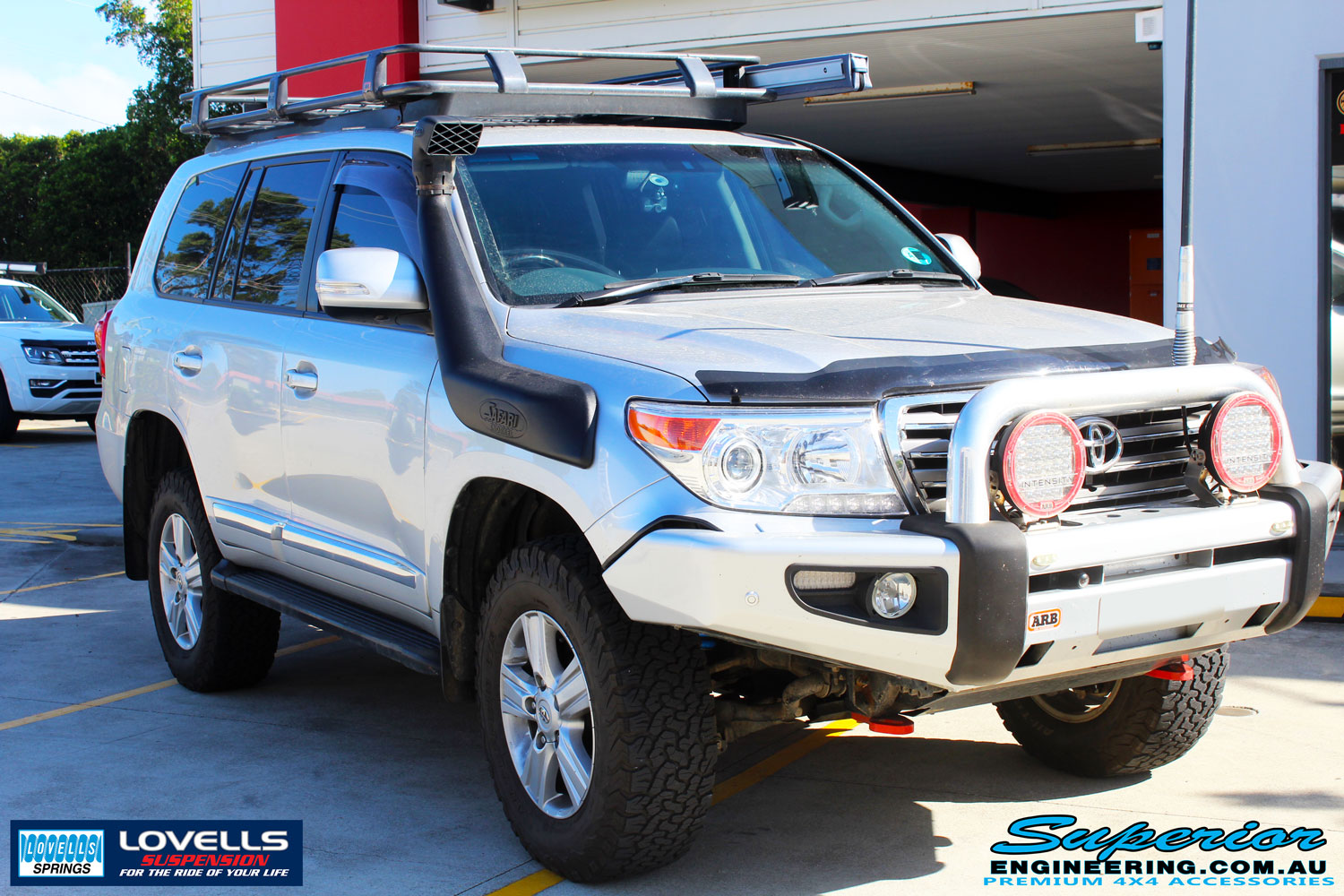 Right front side view of a Toyota 200 Series Landcruiser after fitment of a Lovells GVM Upgrade Suitable For Toyota Landcruiser 200 11/07 on 4000kg (OE 3300kg) Post Registration