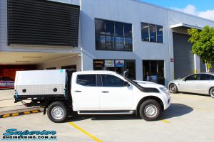 Right side view of a Nissan NP300 Navara Dual Cab before fitment of a wide range of Superior 4wd Suspension and 4x4 Accessories